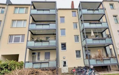 Stadtleben mit zwei Balkonen
