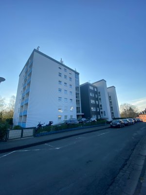 Zwei-Zimmer-Wohnung mit Balkon, Aufzug und Tiefgarage