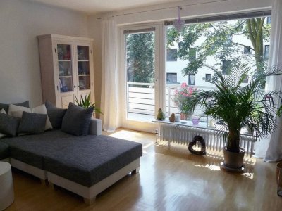 Helle 2-Zimmer-Wohnung mit großem Balkon und Einbauküche in ruhiger Lage – Schöneberg