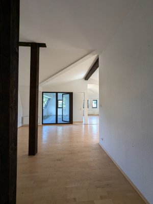 Exklusive Dachgeschosswohnung am Schloßteich - Stilvoll in bester Lage