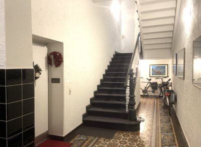 Hochwertige Altbauwohnung im Klinikviertel mit Terrasse & Garage
