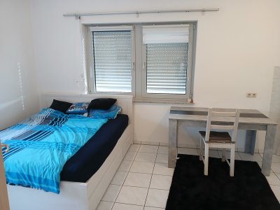 1 Zimmer Wohnung (23 m²) Eschborn mit TG Platz 425 € / Monat Warm
