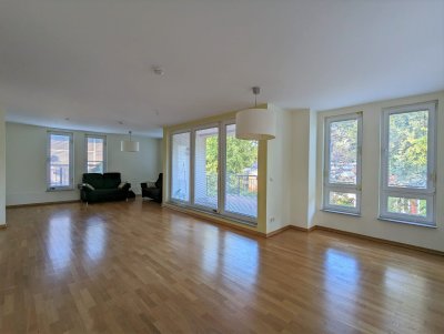 Helle, große 5-Zimmer Maisonette-Wohnung nahe Rathaus Steglitz