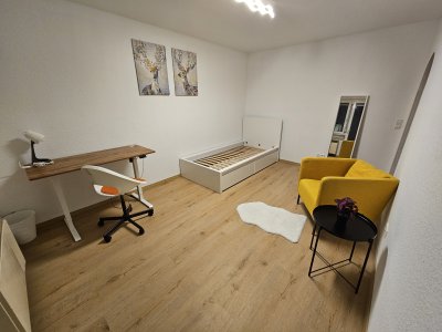 Erst Bezug nach sanierung. Stillvolle 1-Raum-Wohnung direkt gegenüber Mercedes-Benz-Werk und S-Bahn
