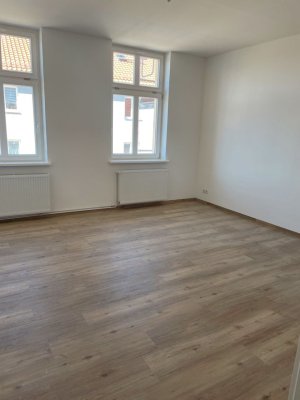schöne Vier-Raum-Wohung im Herzen der Kleinstadt