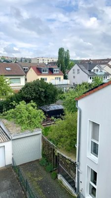 Geschmackvolle, sanierte 2-Raum-DG-Wohnung in Frankfurt am Main