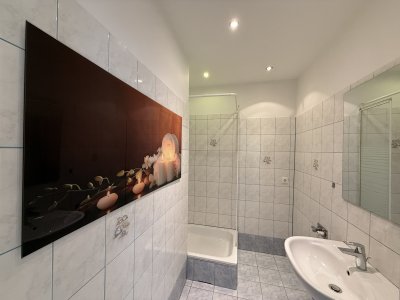 Helle bezugsfreie 2-Zimmer-Wohnung mit Westbalkon in Top- Lage: Ideal für Selbstnutzer oder Anleger