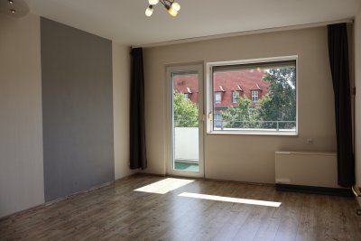 Helle großzügige 2-Zimmer-Wohnung privat zu verkaufen